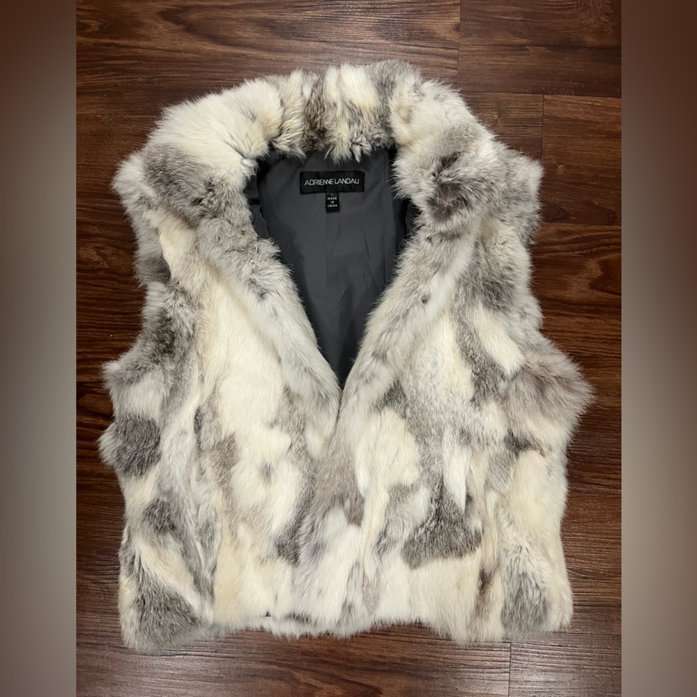 Adrienne Landau Rabbit Fur Vest
Size L - Picture 5 of 16